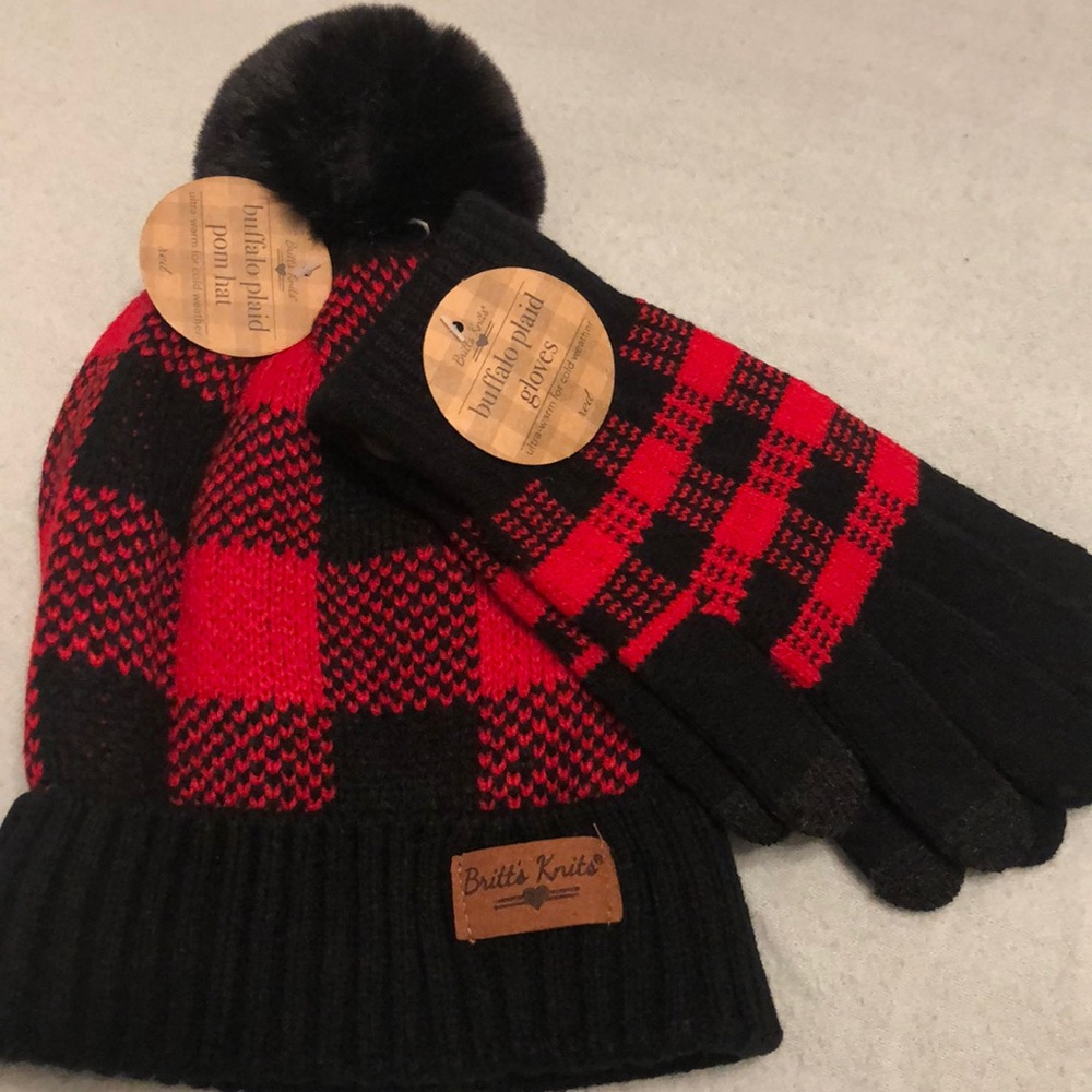 Pom Pom Buffalo plaid matching hat and gloves